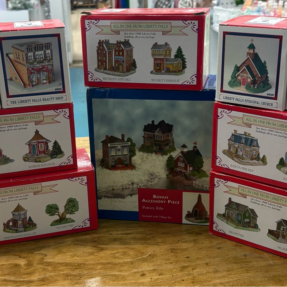 Liberty Falls Village Collection Set